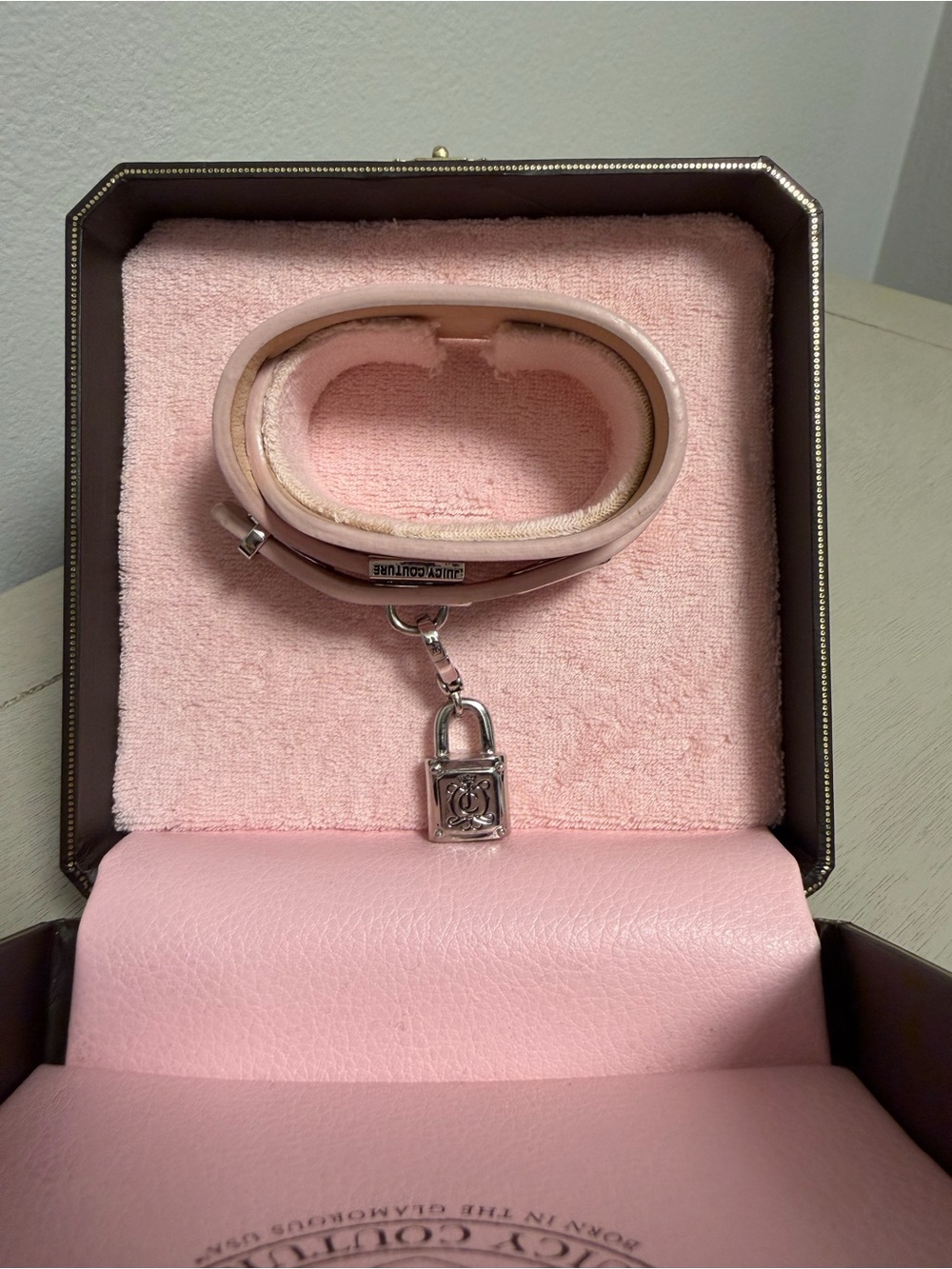 Juicy Couture Pink Patent Leather Choker Collar Cuff Padlock Bracelet in box Y2K - Picture 7 of 9